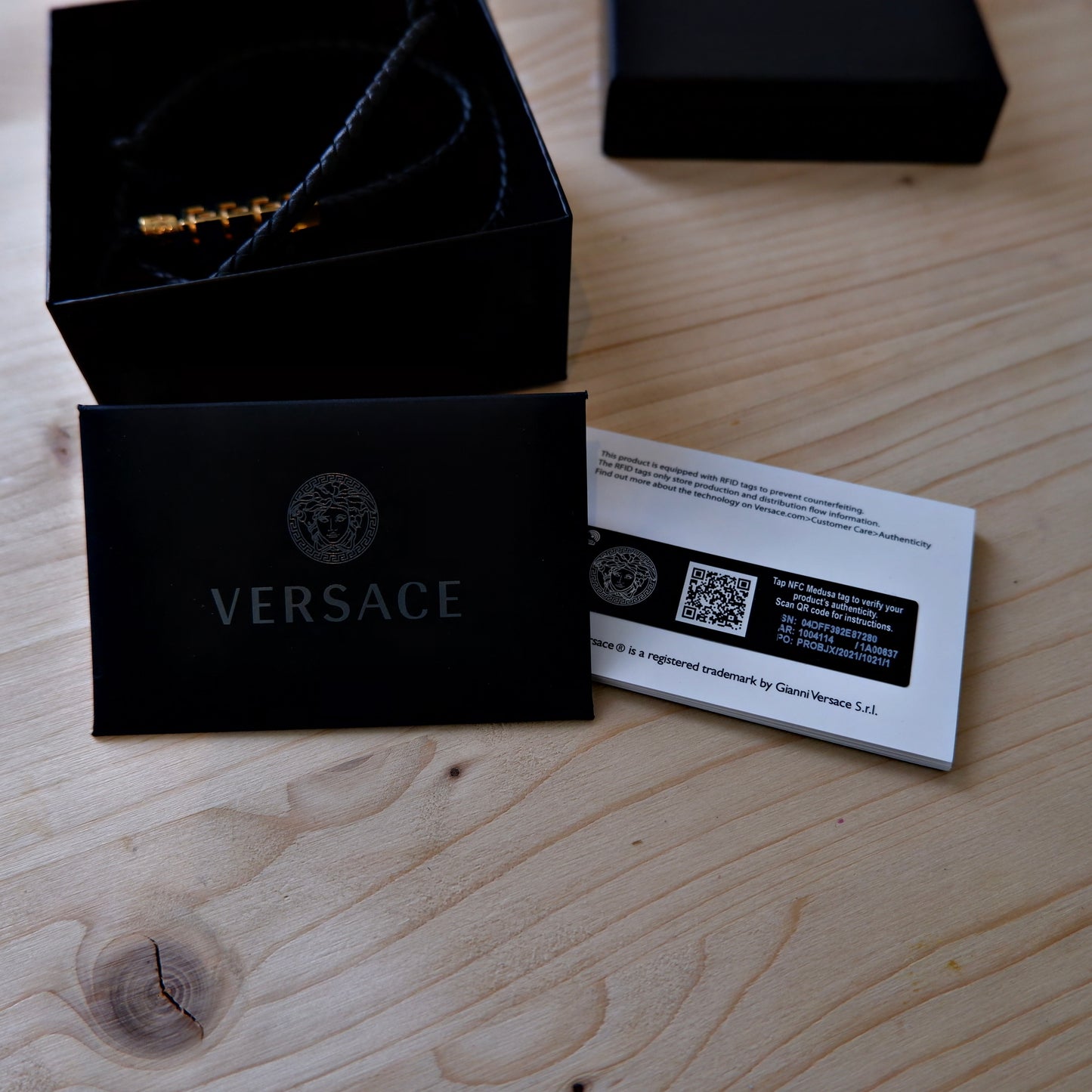 Versace Mainline Medusa Kette Gitarre Plektrum