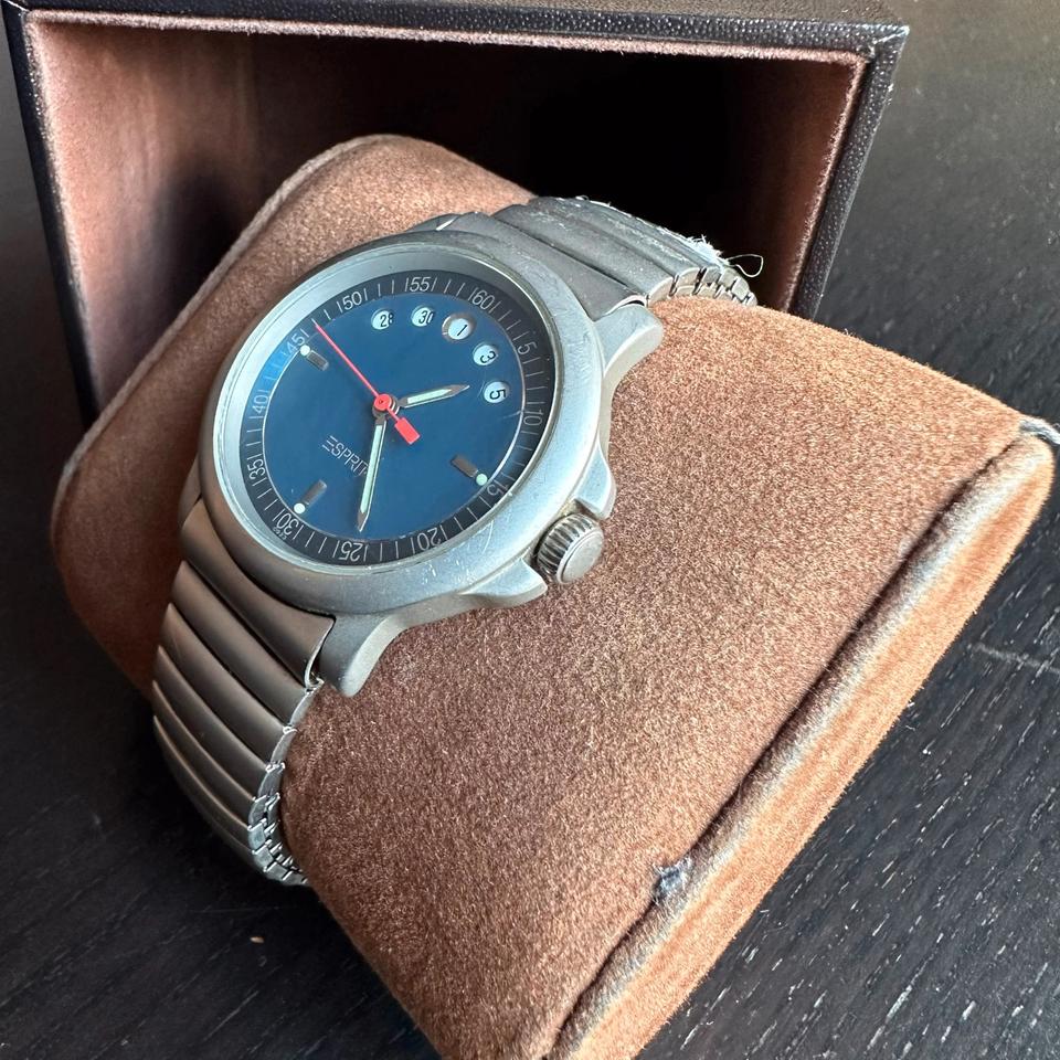 Esprit Uhr mit Flexband und Kalenderfunktion