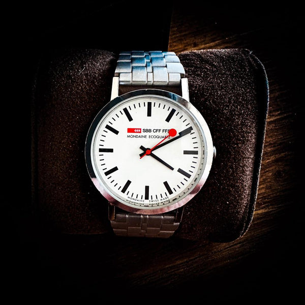 Modaine Eco Quartz Uhr Swiss Bahnhofsuhr SBB Bauhaus ETA