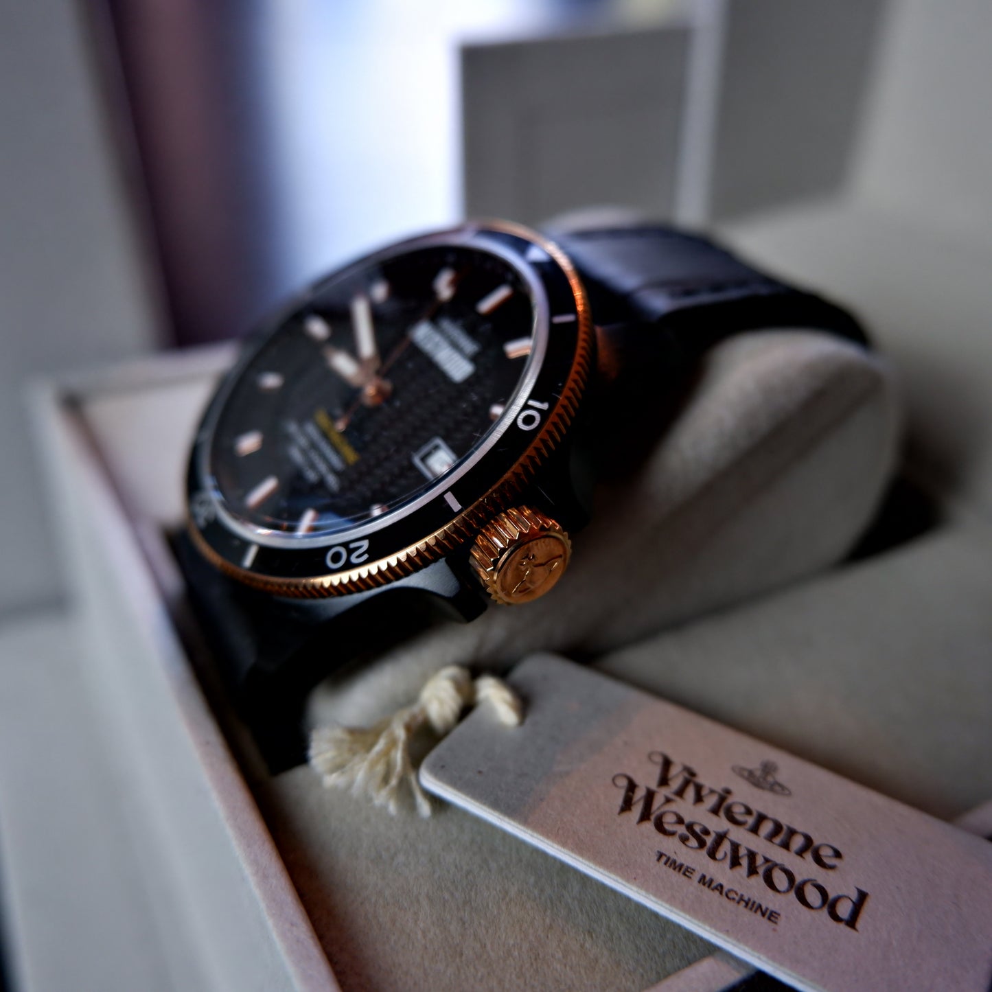 Vivienne Westwood Uhr Time Maschine "Buy Less Make it Last"