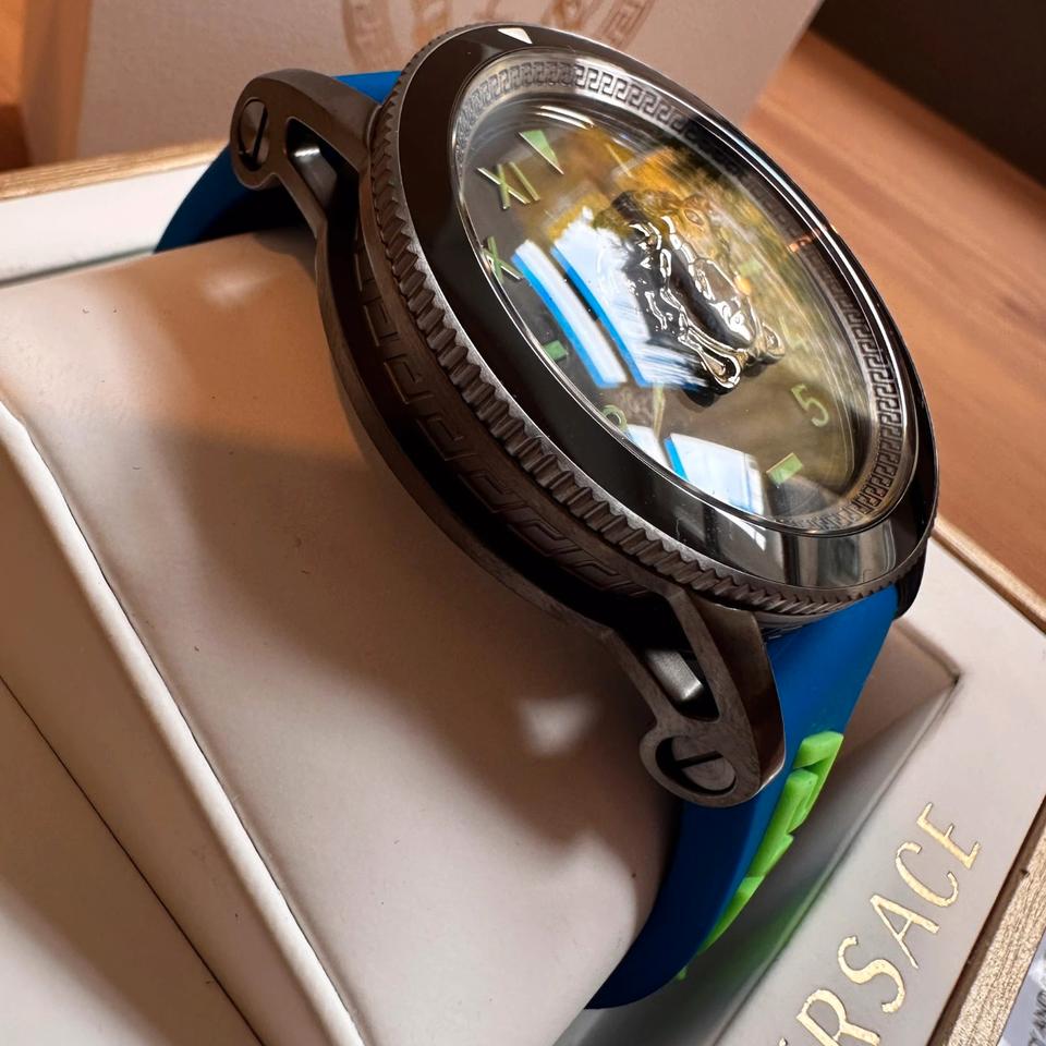 Versace Palazzo Pop Uhr Medusa Electric Blue Swiss Made