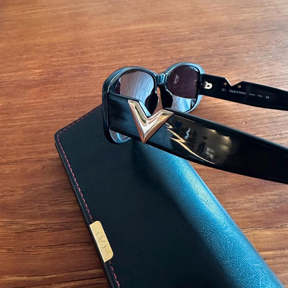 Valentino Sonnenbrille mit V Logo made in Italy mit Etui